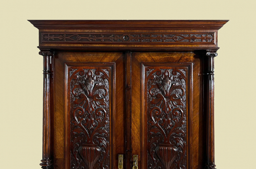 Edler 1880er Kleiderschrank ANTIK Gründerzeit Nußbaum Säulen Schrank von 1880