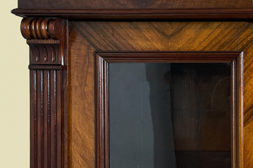 1880er Vitrine ANTIK Gründerzeit VINTAGE Nußbaum Bücherschrank Schrank von 1880