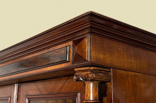 1880er Kleiderschrank ANTIK Gründerzeit VINTAGE Nußbaum Säulen Schrank von 1880