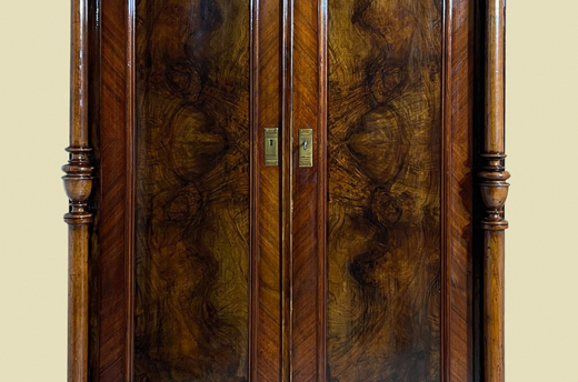 1880er Kleiderschrank ANTIK Gründerzeit VINTAGE Nußbaum Säulen Schrank von 1880