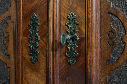 1880er Vertiko ANTIK Gründerzeit VINTAGE Nußbaum Säulen Kommode Schrank von 1880