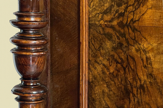 1880er Kleiderschrank ANTIK Gründerzeit VINTAGE Nußbaum Säulen Schrank von 1880