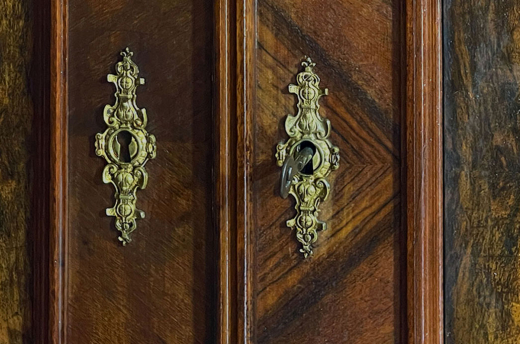 1880er Kleiderschrank ANTIK Gründerzeit VINTAGE Nußbaum Säulen Schrank von 1880