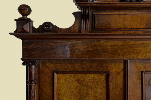 1880er Kleiderschrank ANTIK Gründerzeit VINTAGE Nußbaum Säulen Schrank von 1880