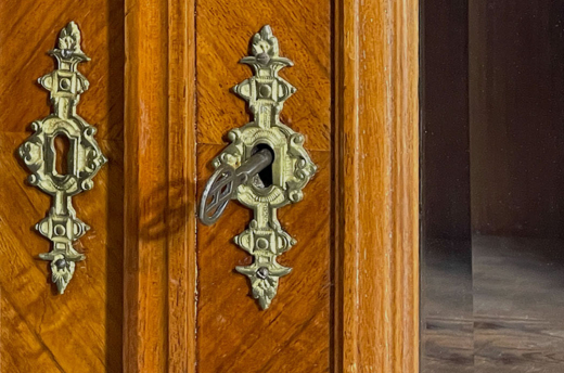 Vitrine ANTIK Gründerzeit VINTAGE Nußbaum Bücher Säulen Schrank von 1880