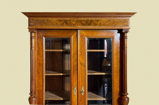 Vitrine ANTIK Gründerzeit VINTAGE Nußbaum Bücher Säulen Schrank von 1880