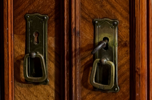 Kleiderschrank ANTIK Gründerzeit VINTAGE Nußbaum Säulen Schrank von 1880